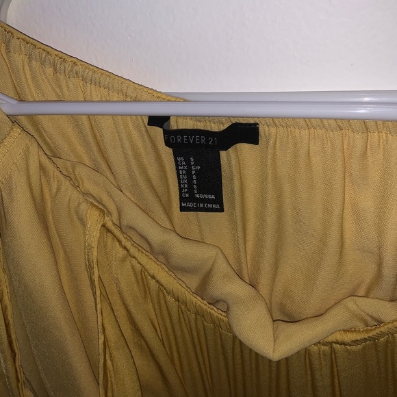 Off the shoulder Forever 21 Romper - Picture 2 of 2